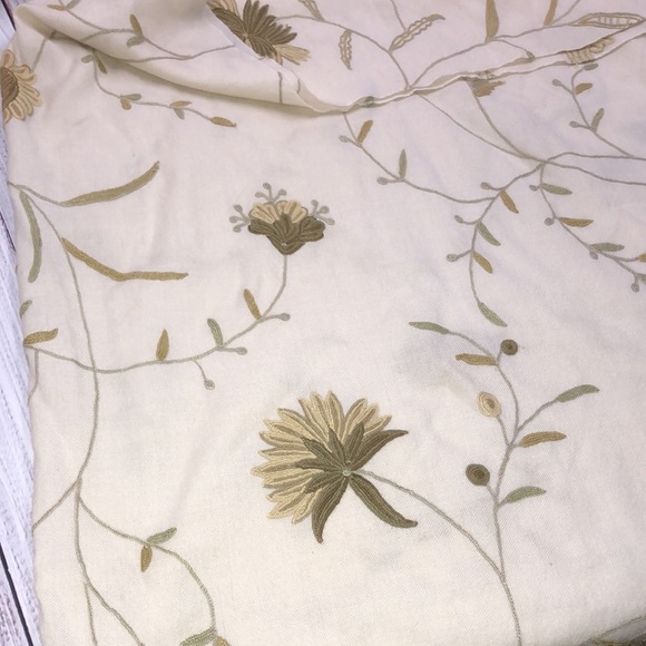 Vintage floral embroidered fabric - Picture 3 of 6
